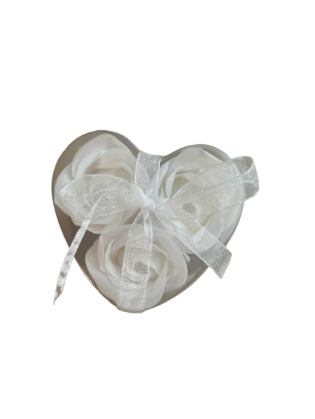 Soap Flower Heart Box - White Roses 3pcs - Sápurósir í Hjartabox